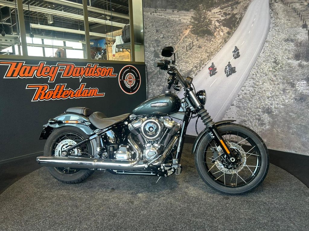  FXBB STREET BOB Laced Wheels - Solid Color