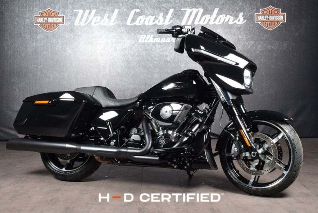  FLHX Black Trim - Vivid Black BTW motor!