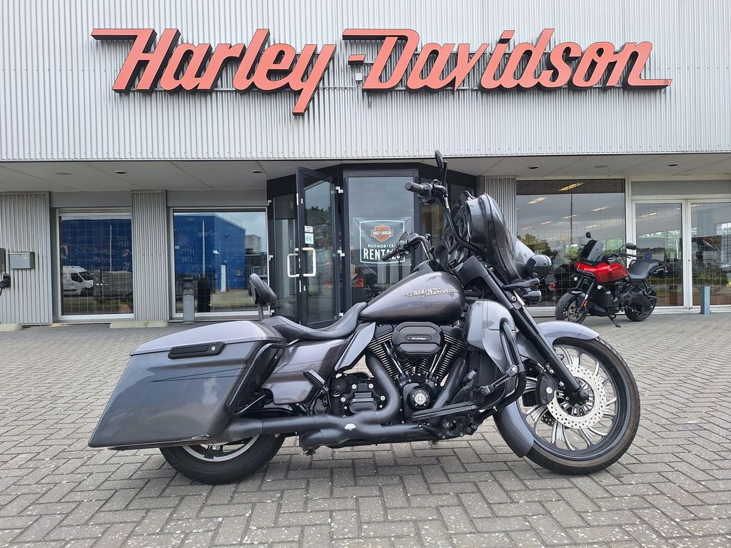  FLHXS Street Glide Special