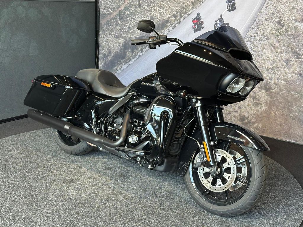  FLTRK ROAD GLIDE LIMITED Vivid Black Blacked Out