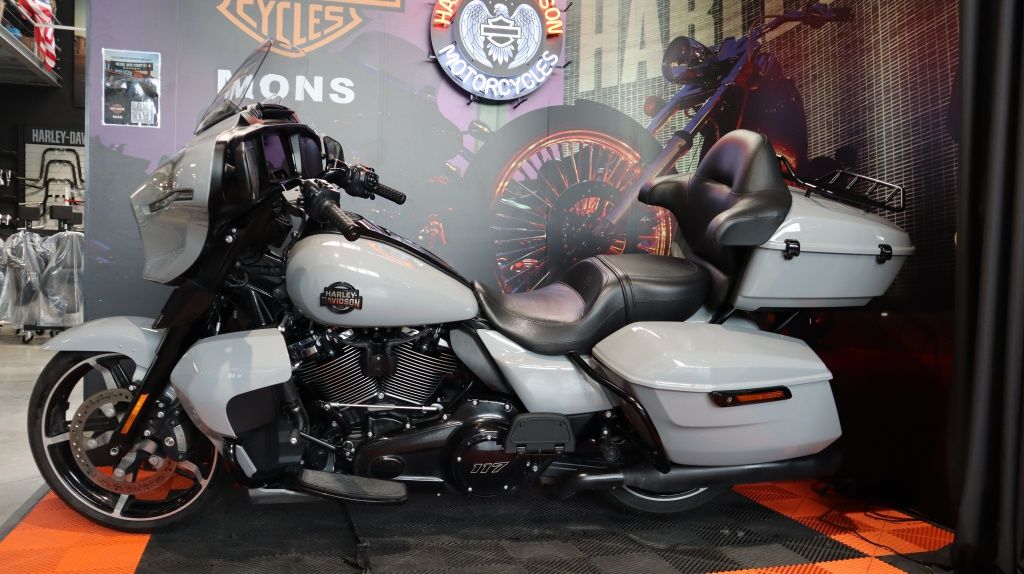  Tour STREET GLIDE LIMITED