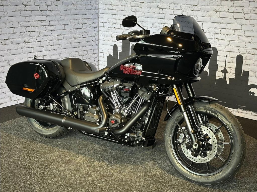  SOFTAIL FXLRST LOW RIDER ST Black Trim - Vivid Black van 32.795,- voor