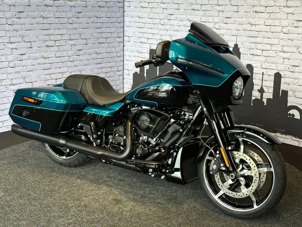  FLHX STREET GLIDE Black Trim - Two Tone van &amp;#8364;41.945,- voor &amp;#8364