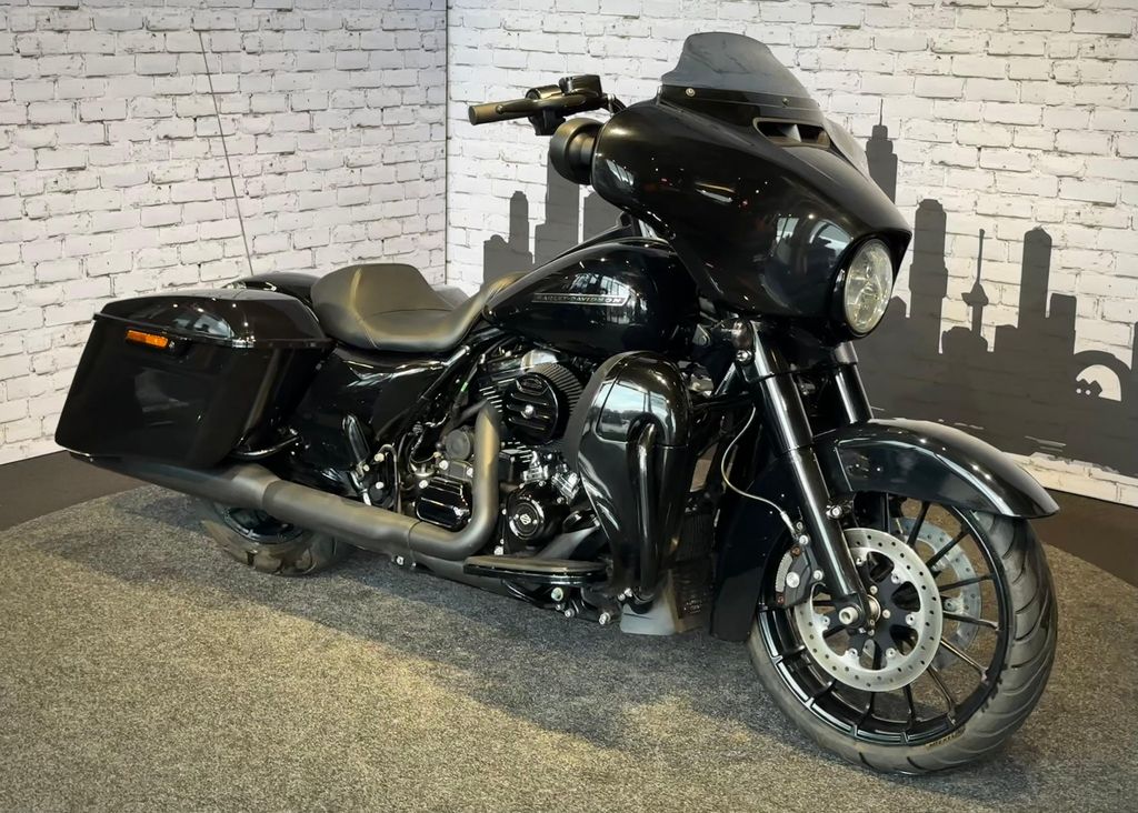  FLHXS STREET GLIDE SPECIAL BTW verrekenbaar voor bedrijven