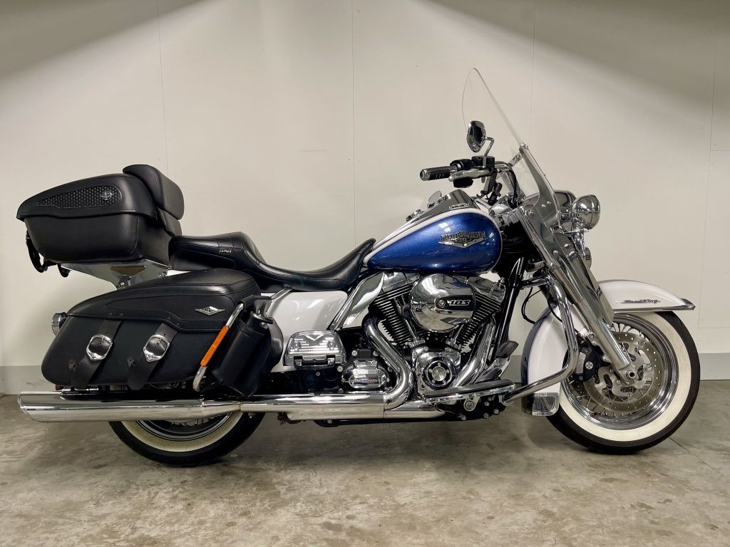  TOURING FLHRC ROAD KING CLASSIC