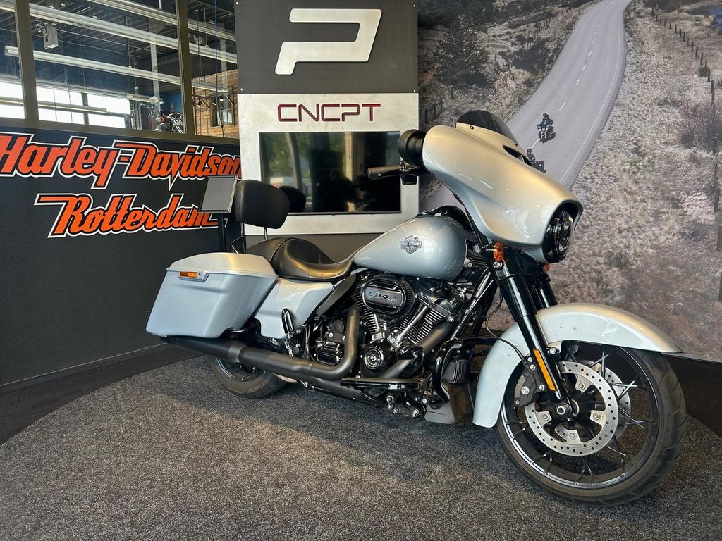  FLHXS STREET GLIDE SPECIAL Solid Colour Blacked Out
