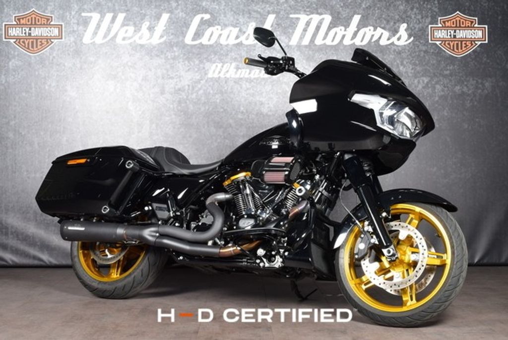  FLTRX Road Glide Black Trim BTW motor!
