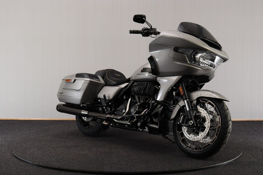  FLTRXSE CVO Road Glide Custom Color Platinum