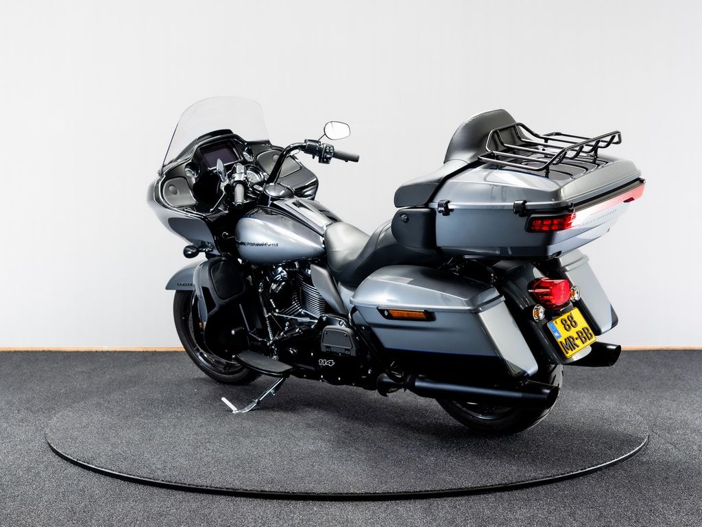  FLTRK Road Glide Limited Two-Tone Blacked out
