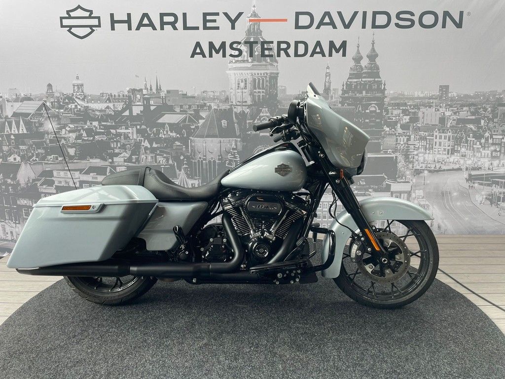  FLHXS STREET GLIDE SPECIAL Solid Colour Blacked Out