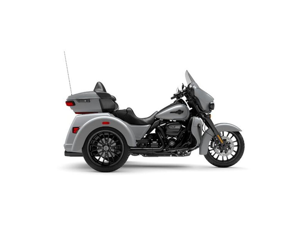  FLHTCUTG TRI GLIDE ULTRA