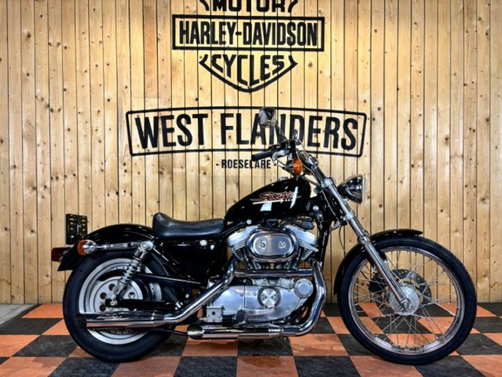  XL883