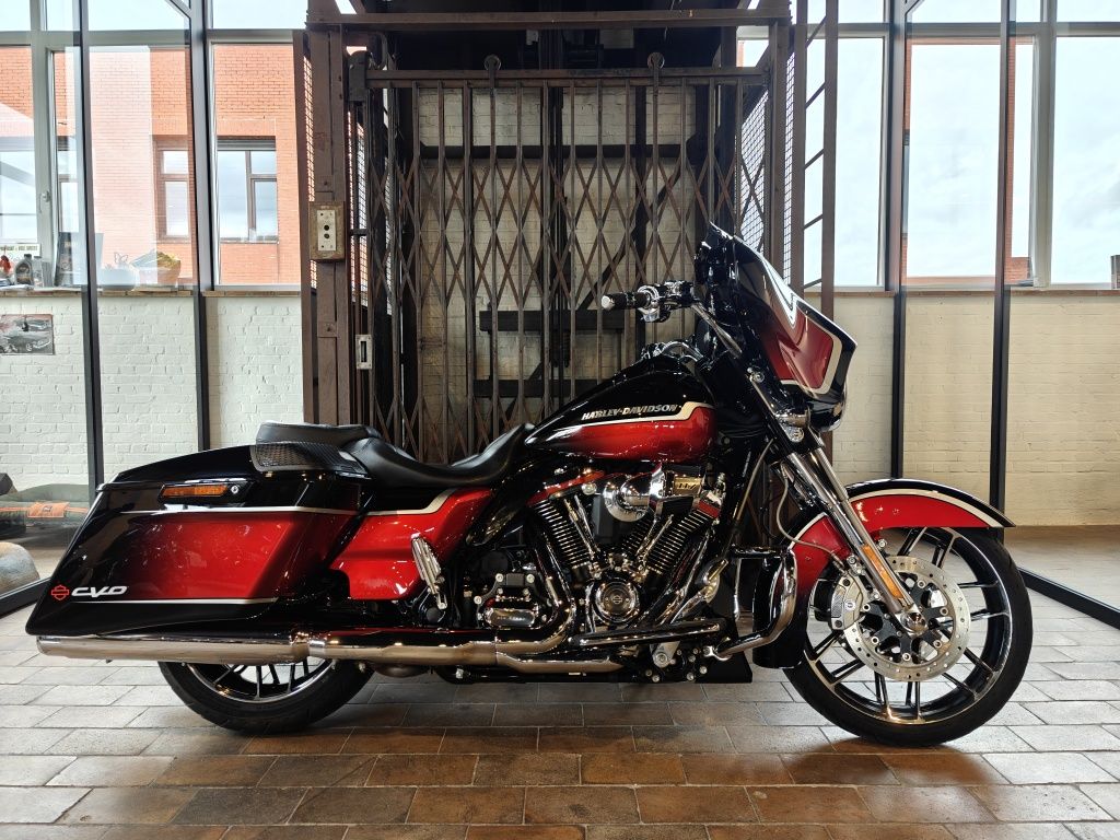 TOURING FLHXSE CVO Street Glide